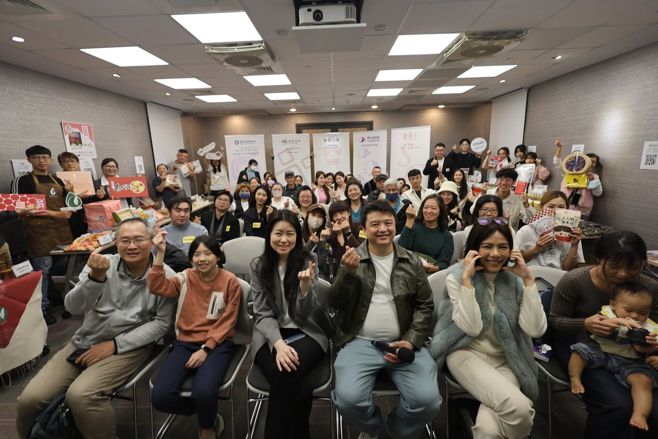團購主年貨大街選品活動現場，眾多團購主與KOL齊聚試吃交流，千萬銷售團主「蝦太太」親臨分享選品心法。